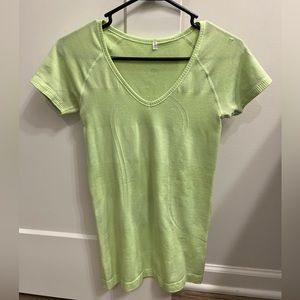 Lululemon. Size 4. Light Green.